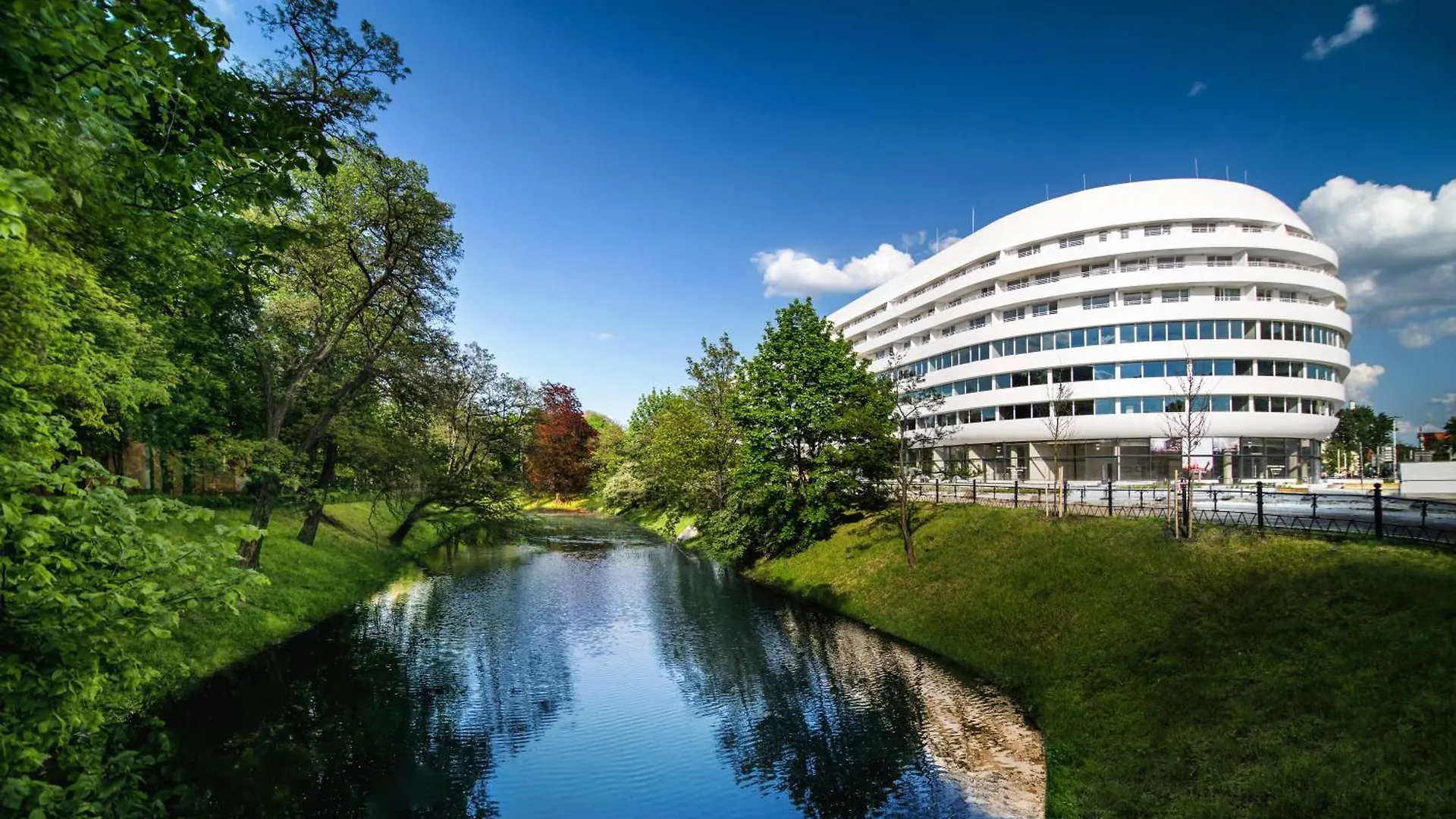 מלון Doubletree By Hilton ורוצלב