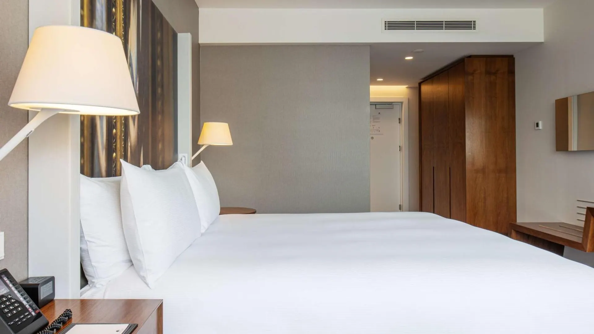 מלון Doubletree By Hilton ורוצלב 5*,