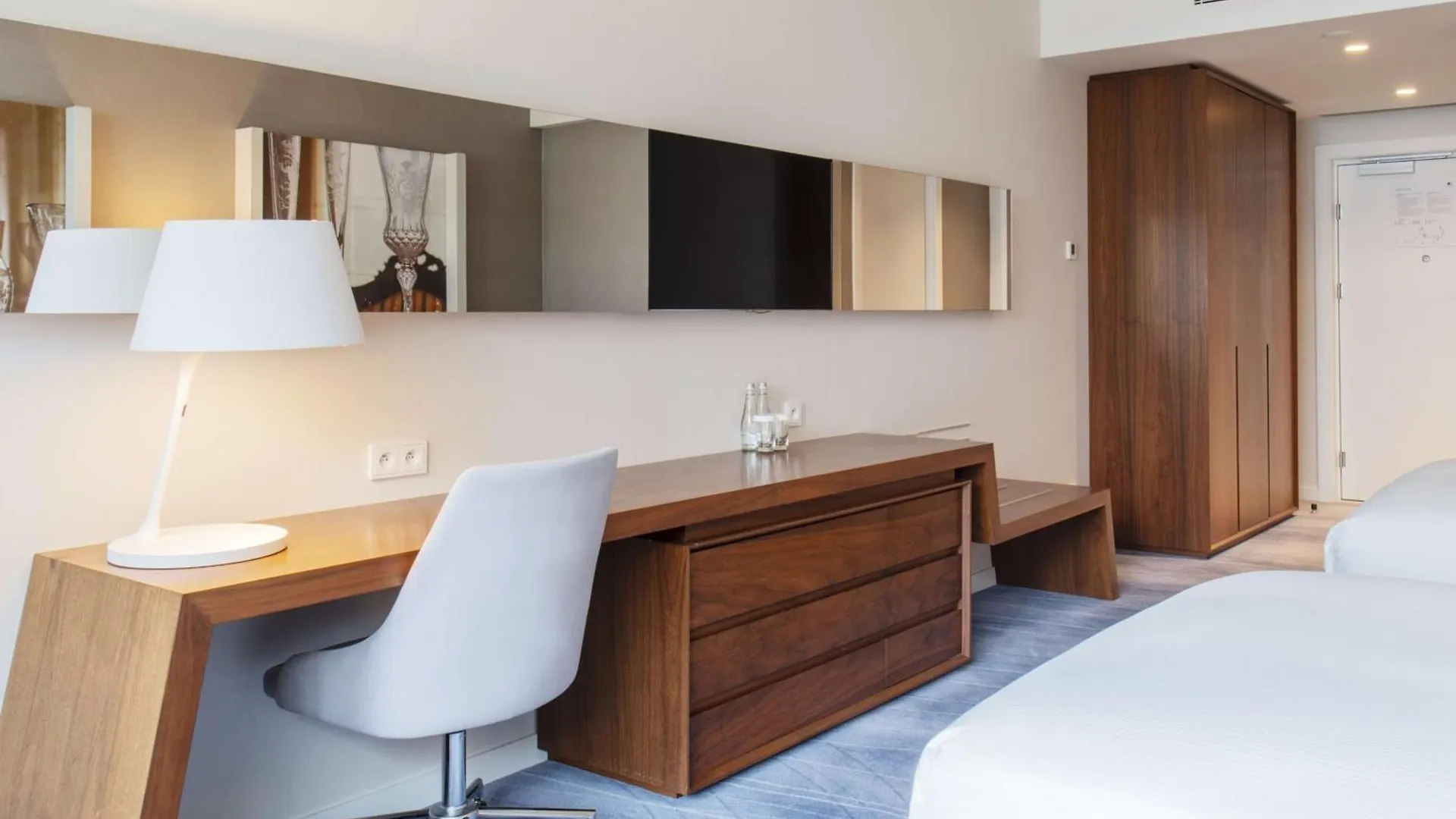 מלון Doubletree By Hilton ורוצלב