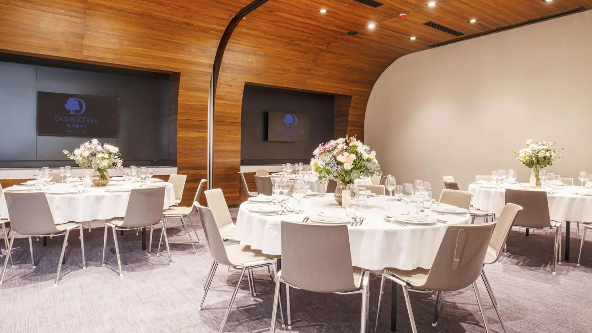 מלון Doubletree By Hilton ורוצלב